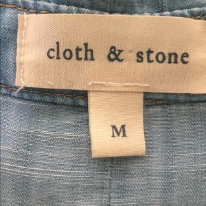 Cloth and Stone beautiful chambray top